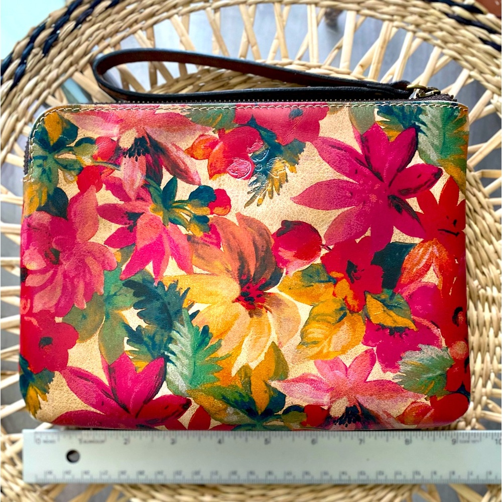 Beautiful Patricia Nash floral wristlet, genuine leather